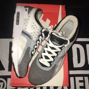 Nike Air Max Zero Essential